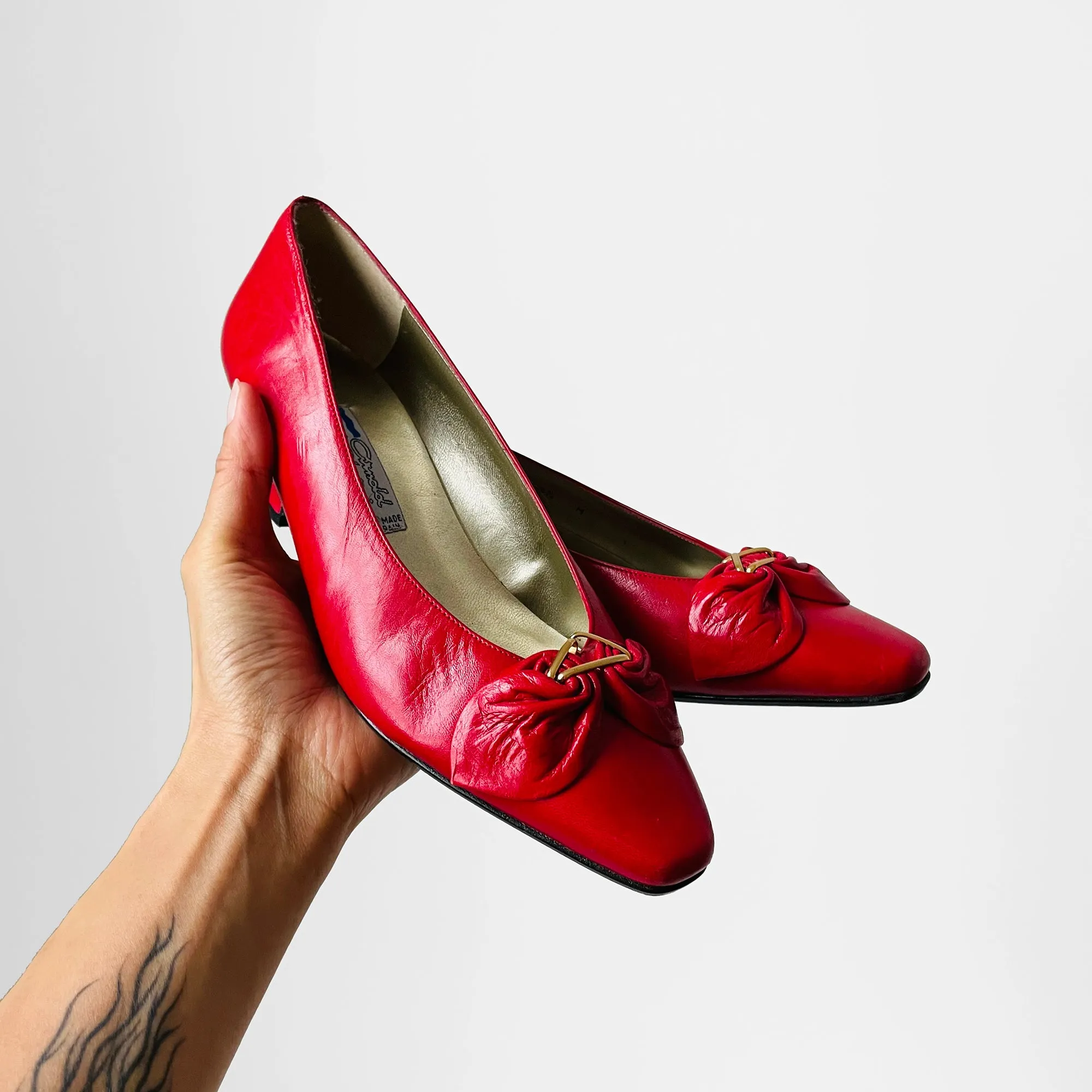 1980s Cherry Red Gold Leather Arnold Churgin Low-Heeled Slip-On Shoes - Sz. 6.5
