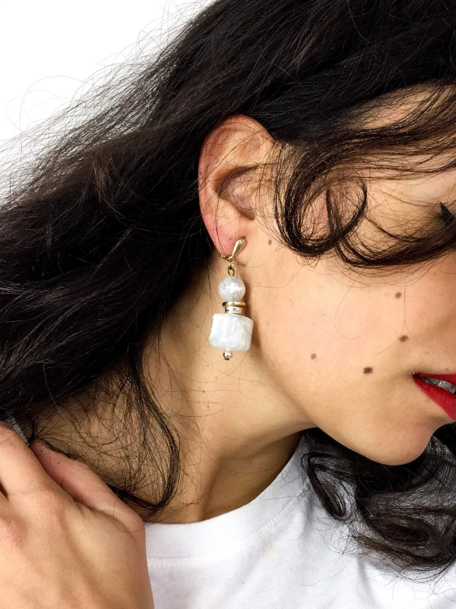 70s vintage white clip-ons 💌 FREE SHIPPING