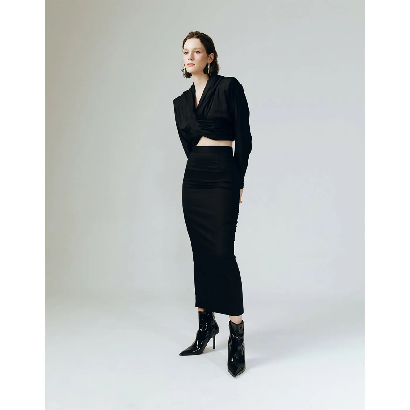 BLACK ECLIPS CROP HOODIE