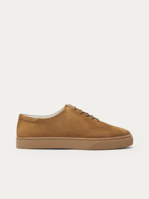 Closed lacing sneakers