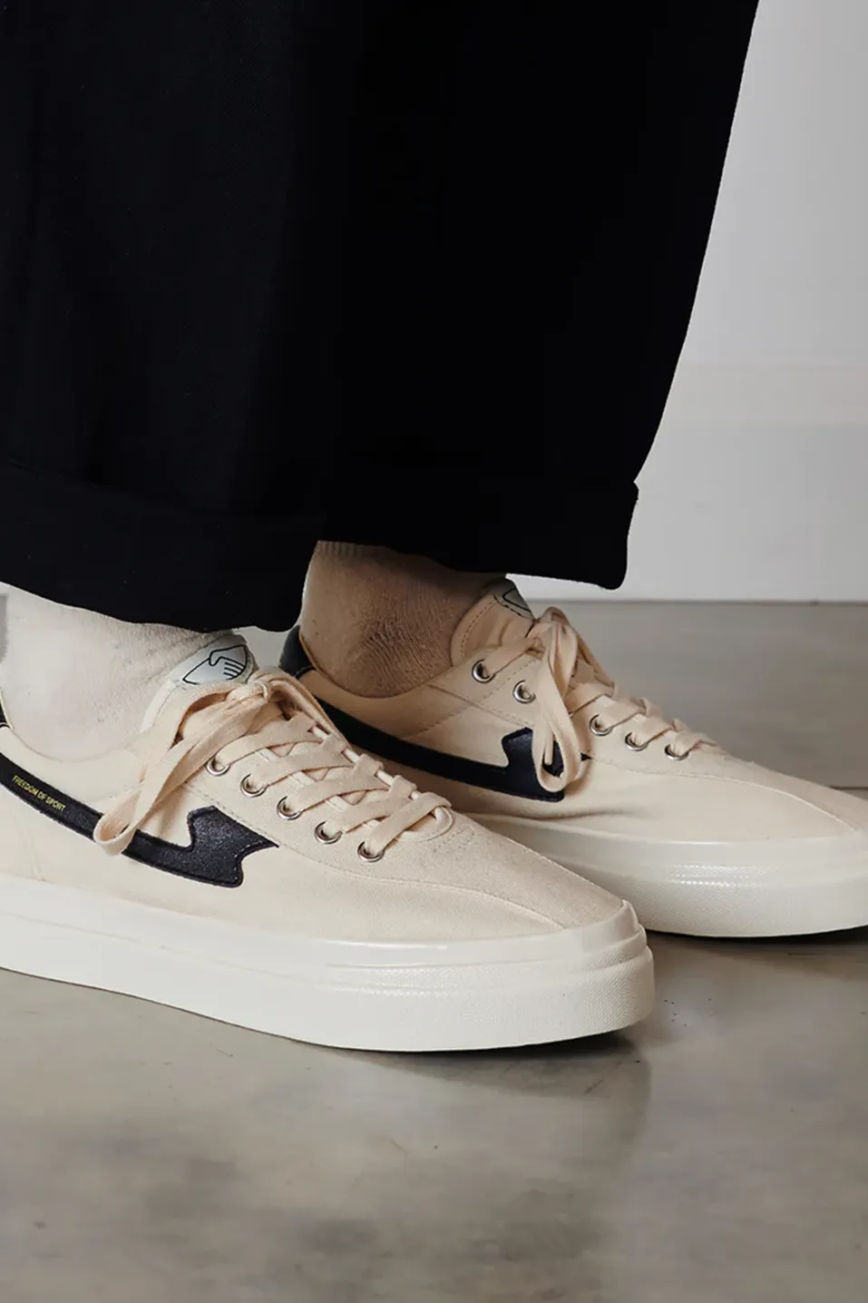 Dellow S-Strike Canvas - Ecru / Black