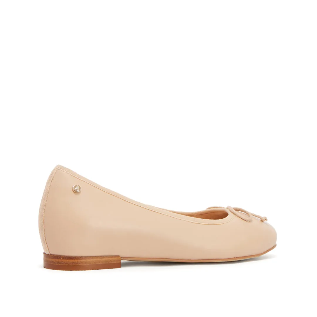 Elizabeth II Warm Sand