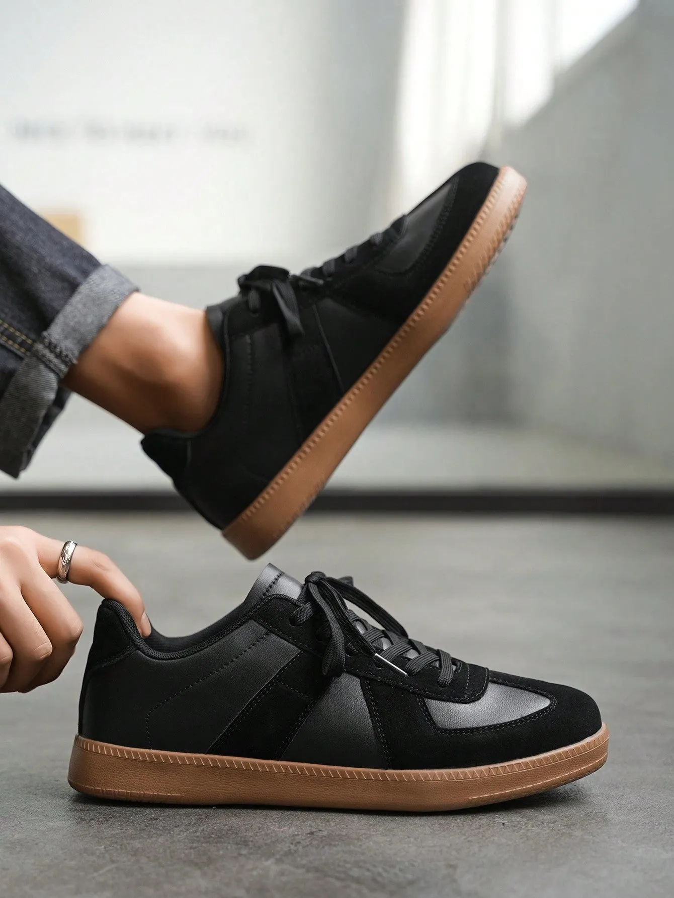 Men's Comfortable Solid Black Durable Versatile Casual Trainers, Vintage Leather Splicing Couple Non-Slip Sports Shoes