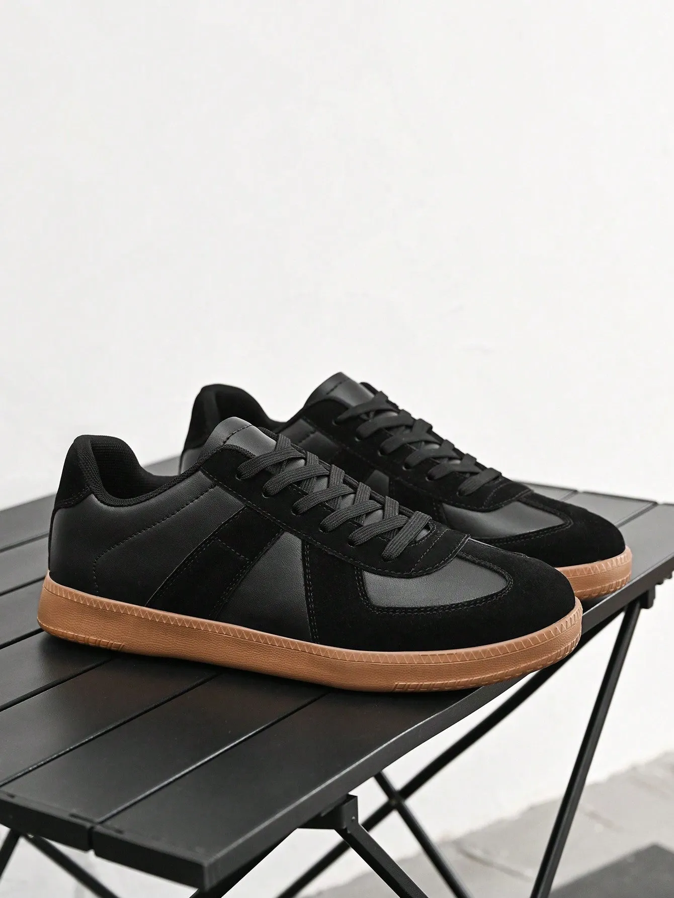 Men's Comfortable Solid Black Durable Versatile Casual Trainers, Vintage Leather Splicing Couple Non-Slip Sports Shoes