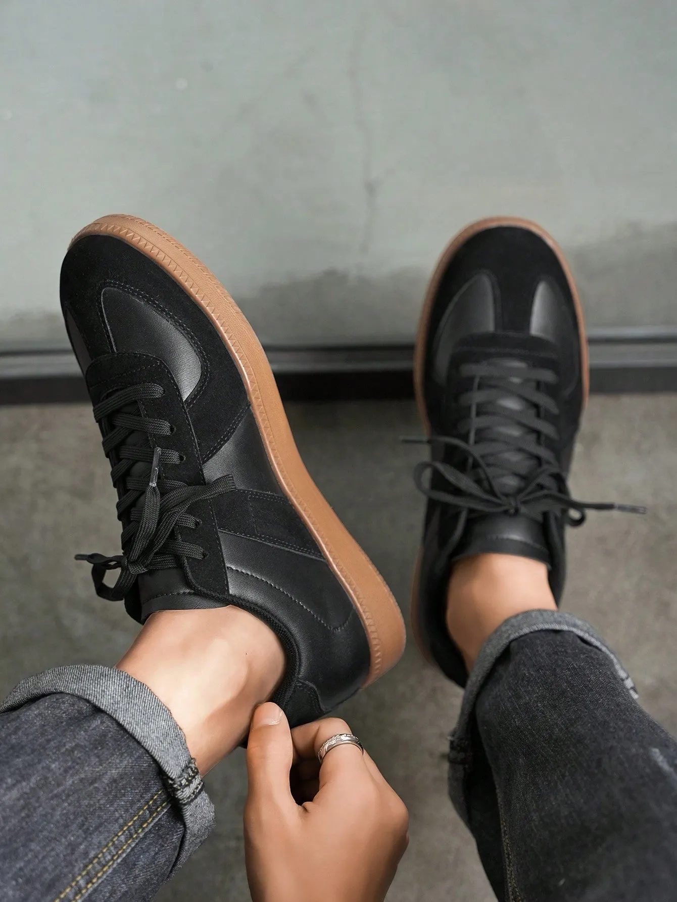 Men's Comfortable Solid Black Durable Versatile Casual Trainers, Vintage Leather Splicing Couple Non-Slip Sports Shoes