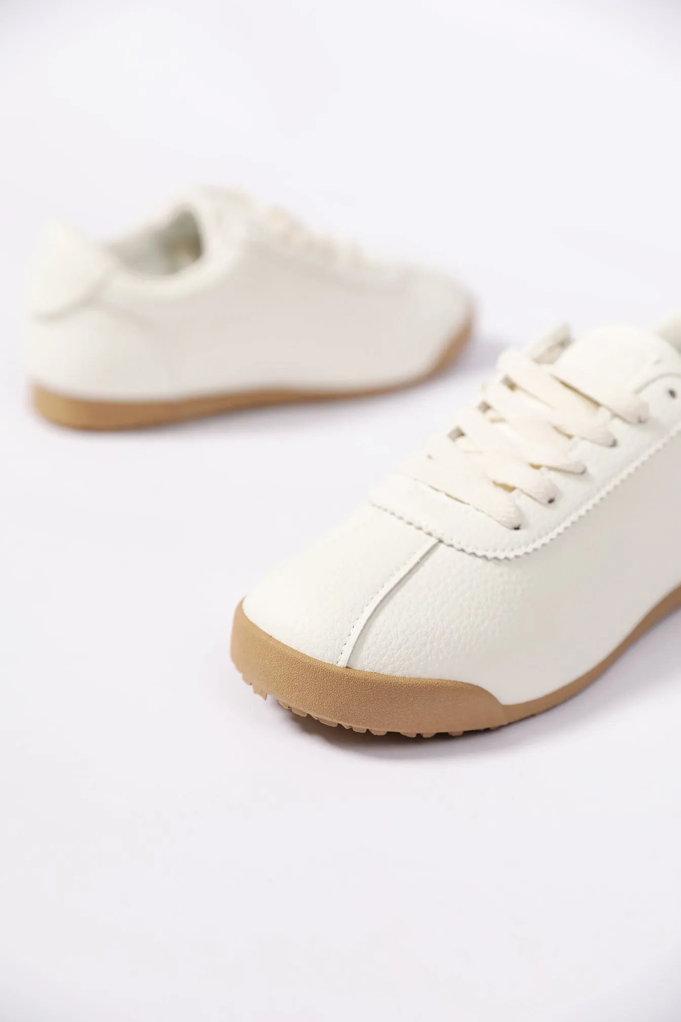 TENNIS SNEAKERS